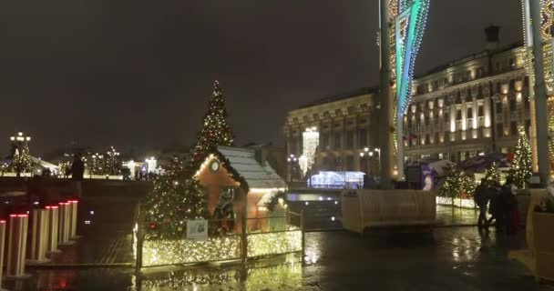 Karácsonyi vásár 2020 a Manezhnaya téren — Stock videók