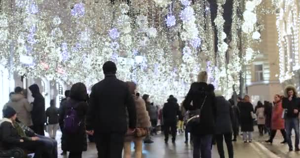 Tráfico peatonal a lo largo de Nikolskaya — Vídeos de Stock