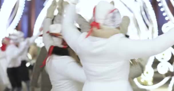Animadores de baile en la inauguración de la pista de hielo principal en Rusia — Vídeos de Stock