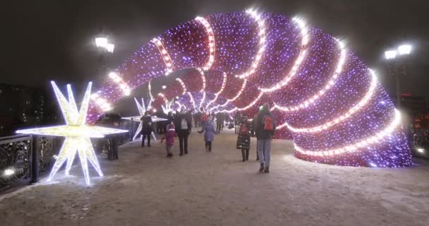 Новогодняя подсветка возле собора Христа Спасителя — стоковое видео