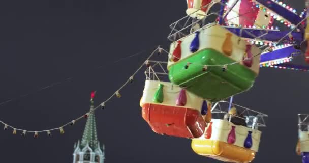 Karussell auf dem Roten Platz defokussiert — Stockvideo