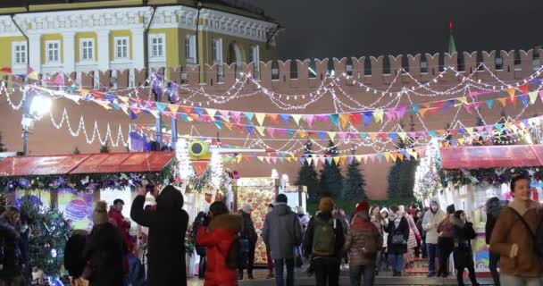Рождественский рынок на Красной площади — стоковое видео