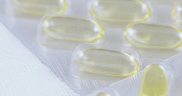 Huile de poisson en capsules plaquettes thermoformées — Video