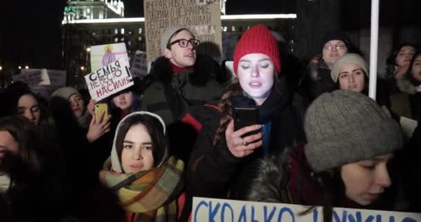 Manifestación en apoyo de la ley sobre violencia doméstica — Vídeo de stock