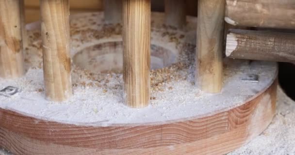 Moulin manuel en bois — Video