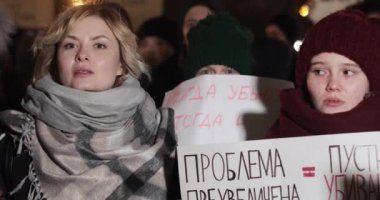 Aile içi şiddet yasasını desteklemek için toplanın