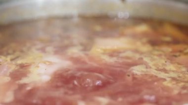 Kaynayan kırmızı borç