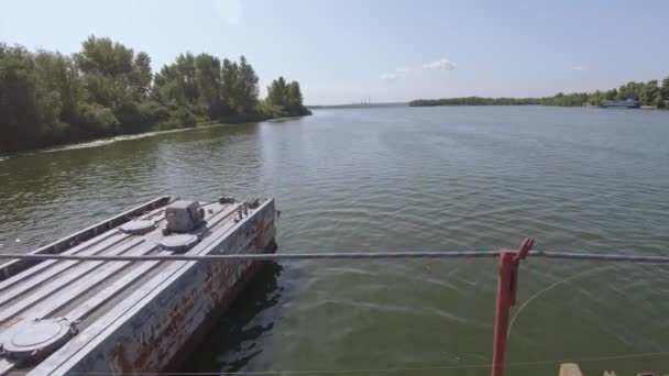 Pantone-Brücke über den Fluss — Stockvideo