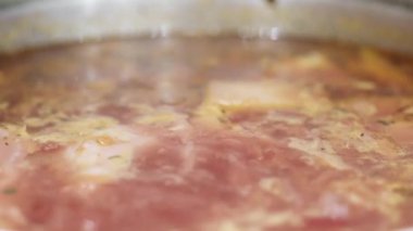 Kaynayan kırmızı borç