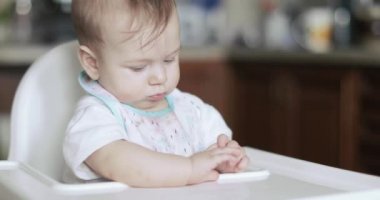 Bebek yemekten sonra