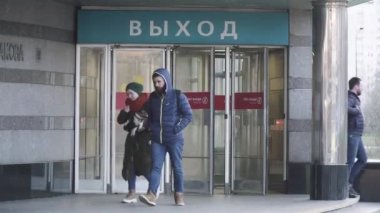 Gorchakova metro istasyonundan çıkış.