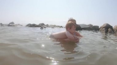 Denizde yüzme eğitimi