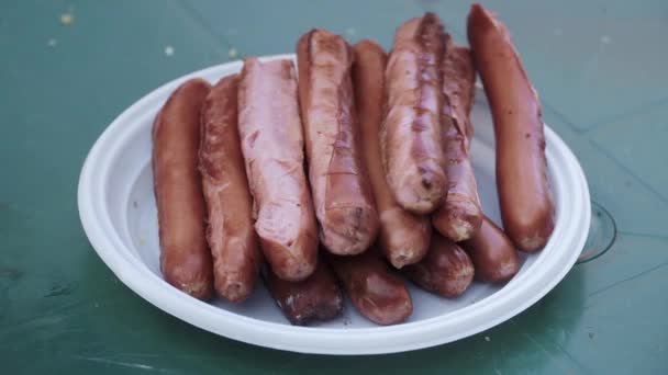 Hot smoked sausages spread — Stock Video