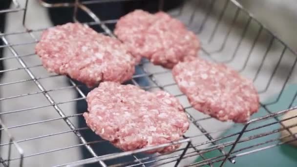 Burger patties grill — Stock Video