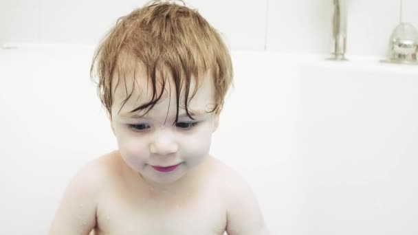 Boy child bathes in bath — Stock Video