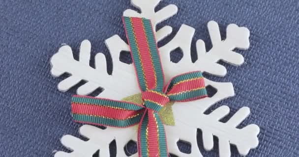 Flocon de neige décoratif avec un arc 