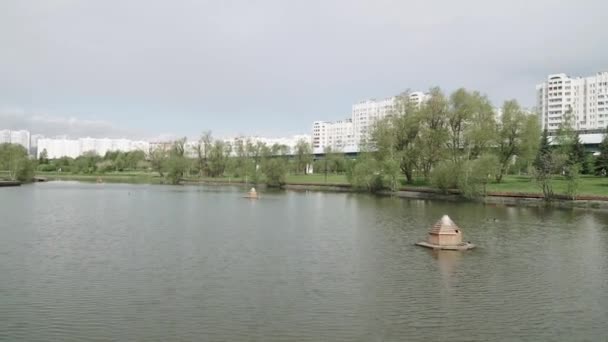Panorama van een meer — Stockvideo