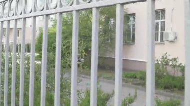 Sovyet mimarisinin demir çiti.
