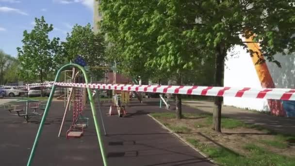 Spielplatz mit Quarantäne geschlossen — Stockvideo