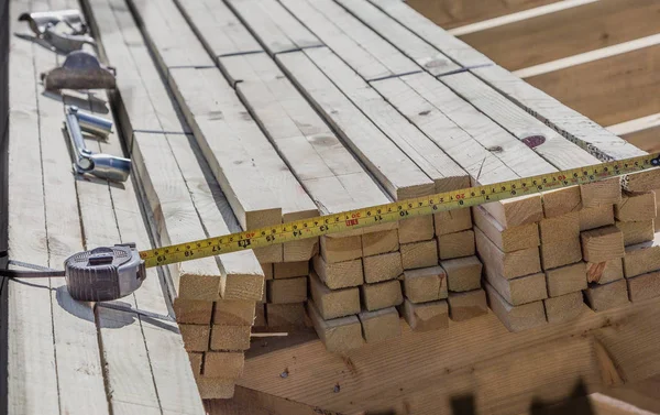 Herramientas de carpintería, material de madera, construcción — Foto de Stock