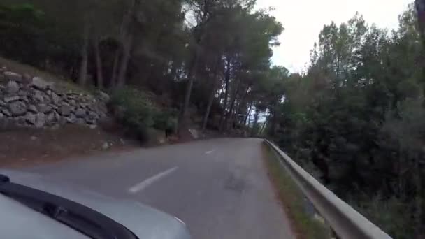 Samochód, jazda po serpentynach dróg, Śródziemnomorska przyroda Zobacz 2 — Wideo stockowe