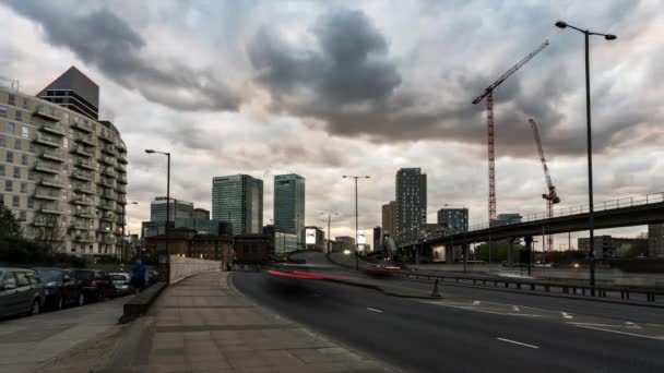 London city street time lapse view, getting dark — стоковое видео