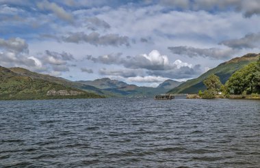 İskoçya 'da Lomond Gölü