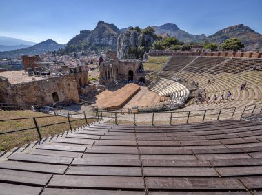 Taormina, Sicilya/İtalya - 13.06.2017 - antik Yunan tiyatro - popüler turistik