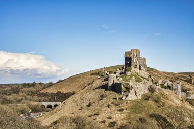 İngiltere'de Dorset harabelerde Corfe Castle