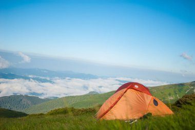 Dağlarda çadır