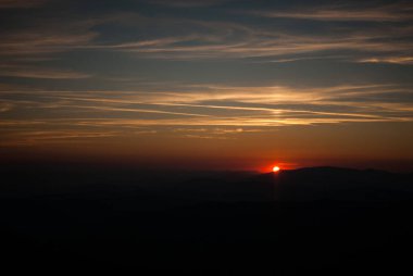 Dağlarda gün batımı