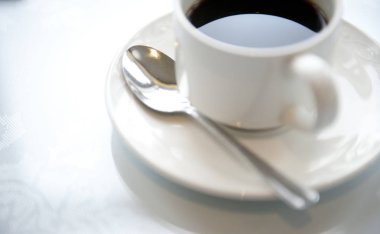 Kahve fincanı ve çay tabağı.