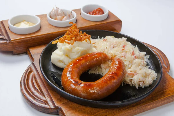 ızgara sosis ve patates tava pişirme