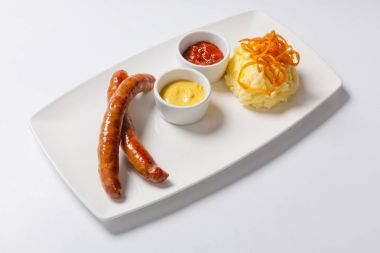 patates püresi ve kızarmış sosis