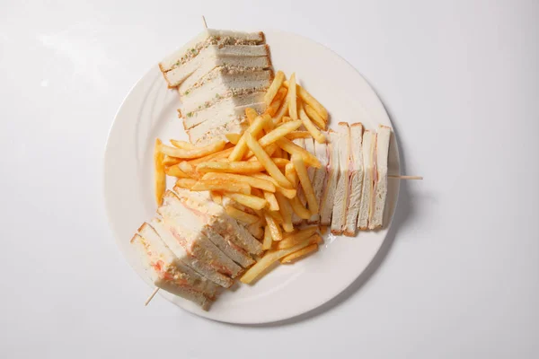 不同类型的三明治配炸薯条在白板上 — 图库照片