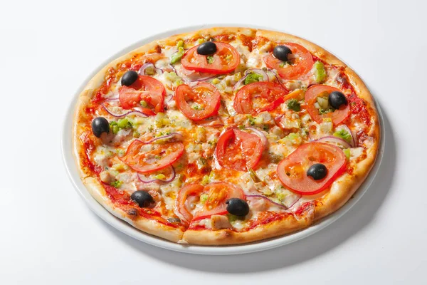 Pizza deliciosa italiana com tomate, brócolis e queijo . — Fotografia de Stock