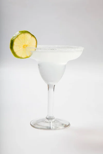 White Lady Cocktail - isolerad på vit — Stockfoto