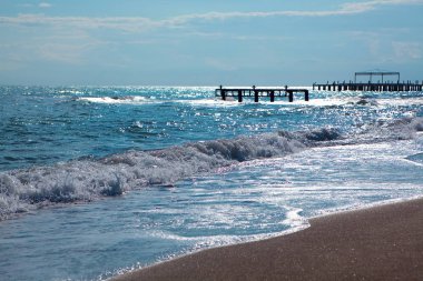 gündoğumu zaman Beach'te. Günbatımı vasıl belgili tanımlık kıyı