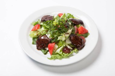 Sıcak salata tavuk karaciğer ile