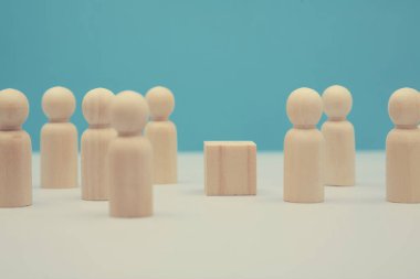 Tahta figürler, metin için yer. Yaratıcı tasarım için boş insanlar minyatür. Takım çalışması, liderlik, kopyalama alanı