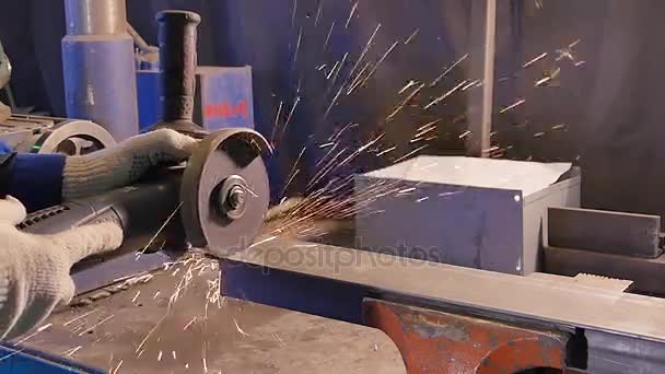 Craftsman sawing metal with disk grinder in workshop. Metal sawing close up. Worker in production sawing metal. Processing of metal, iron. worker on the machine. Worker cutting metal with a metal — Stock Video