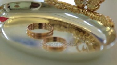 Alyans ve rose. Takı ve halkalar