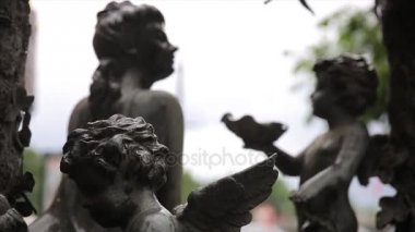 Bahçe heykel vintage yakın çekim. Angel La Recoleta mezarlığı, Buenos Aires'te adlı uyuyor. Bahçe heykeli. Eros heykeli. Angel adlı bir Prag mezarlığı heykel. Heykel
