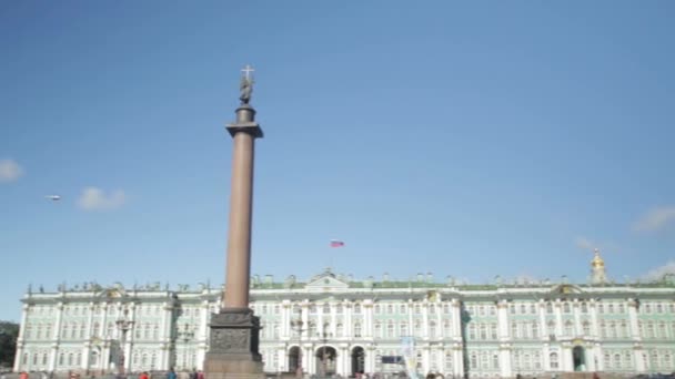 Vista Palacio de Invierno en San Petersburgo. Rusia. Palacio de invierno plaza petersburg — Vídeos de Stock