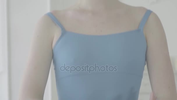 Beautiful Girl Dancer Performs Elements Of Classical Ballet In The Loft Design. Female Ballet Dancer Dancing. Close Up Of A Ballet Dancers Feet As She Practices Point Exercises,slow Motion — Stock Footage Beautiful Girl Dancer Performs Elements Of Classical Ballet In The Loft Design. Female Ballet Dancer Dancing. Close Up Of A Ballet Dancers Feet As She Practices Point Exercises,slow Motion Stock Footage