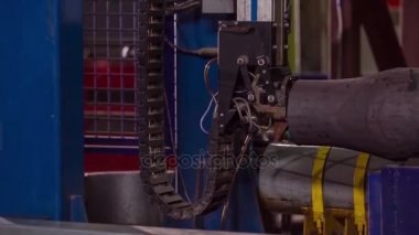 Raylar trenleri ve yük vagonu, vagon için imalatı. Demiryolu üretim tesisi. Çelik çubuk - demir metal demiryolu hatları malzeme ambarı Sanayi İnşaat için yuvarlak yığını. büyük basın