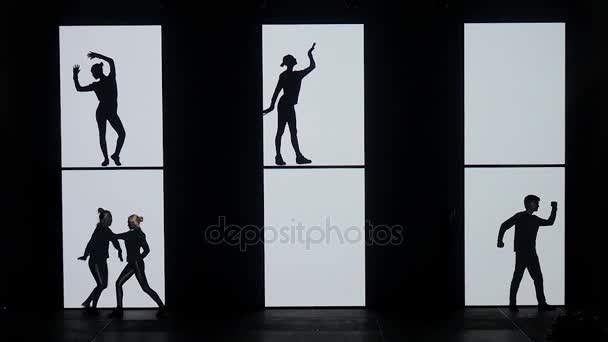 Danse des ombres. Des danseurs dansant sur scène. Silhouettes de danseurs. Danse les ombres. Spectacle Danse 3D — Video