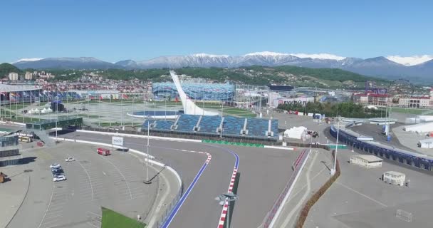 在奥林匹克公园空中的索契，俄罗斯索契奥林匹克火碗。索契奥林匹克火碗在公园里。中央斯特拉和体育场菲为冬季运动会建造。奥林匹克冬季运动会 2014年的对象 — 图库视频影像