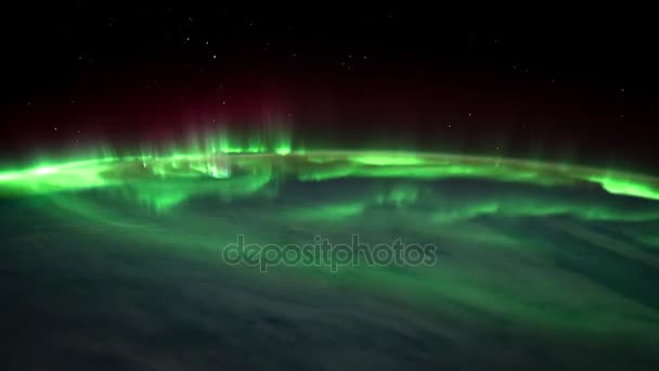 Northern lights uzaydan görüntüleyin. Animasyon. Stratosfer üzerinden Kuzey ışıkları. İzlanda'daki lagün üzerinde Kuzey ışıkları. Güzel doğal olay animasyon — Stok video