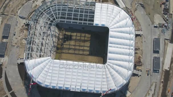 Εναέρια άποψη στην κατασκευή και την ανακατασκευή του γηπέδου ποδοσφαίρου. Ανακατασκευή του σταδίου να φιλοξενήσει αγώνες του παγκοσμίου πρωταθλήματος ποδοσφαίρου του 2018. Ρωσία. Κατασκευαστική εταιρεία χτίζει ένα γήπεδο — Αρχείο Βίντεο
